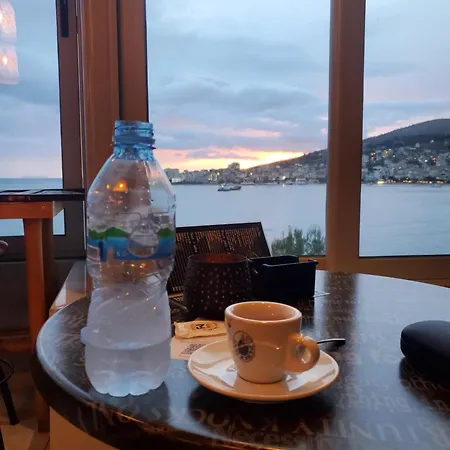 아파트 - Steps From The