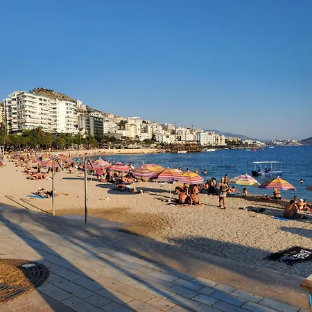 아파트 - Steps From The