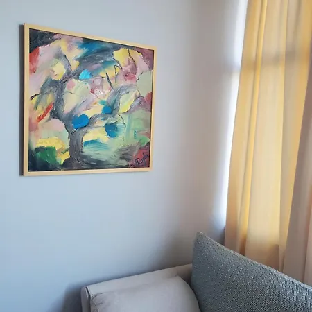 아파트 - Steps From The *