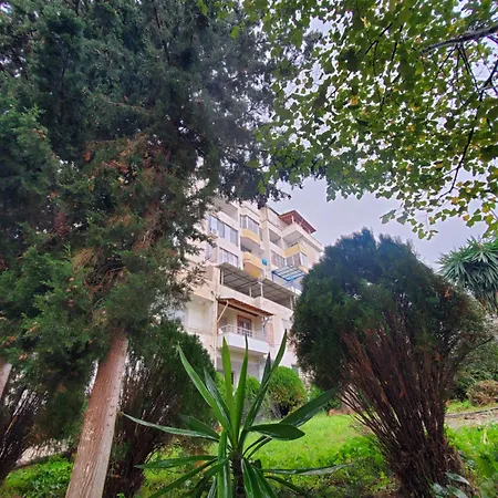 - Steps From The * Sarande