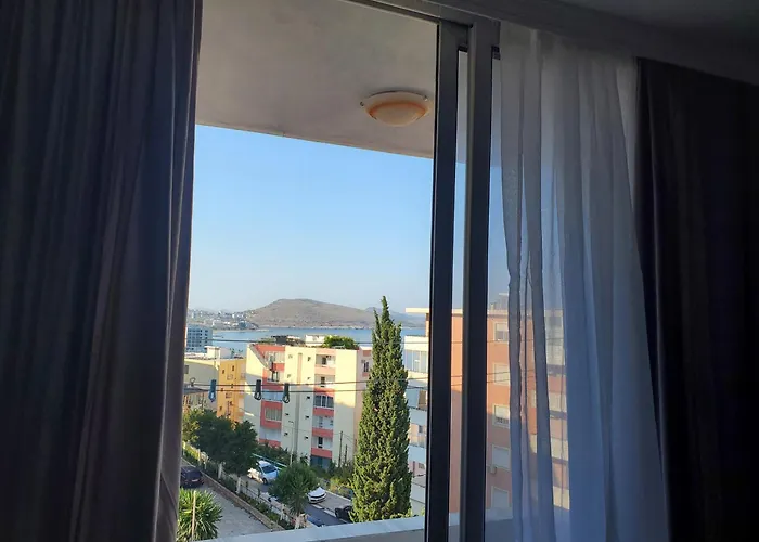 Apartamento - Steps From The